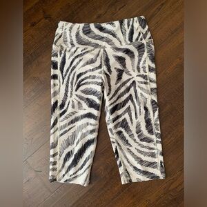 DSG Workout capri leggings.